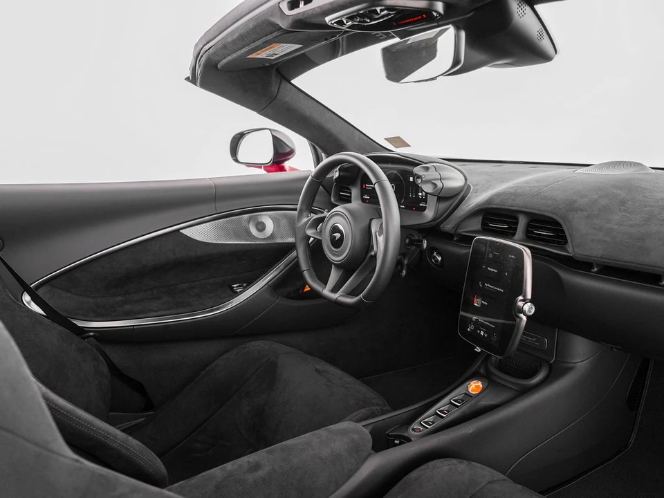 2025 McLaren Artura - Image 30 of 31