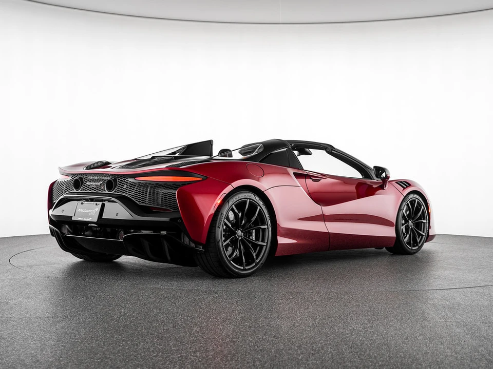 2025 McLaren Artura - Image 2 of 31