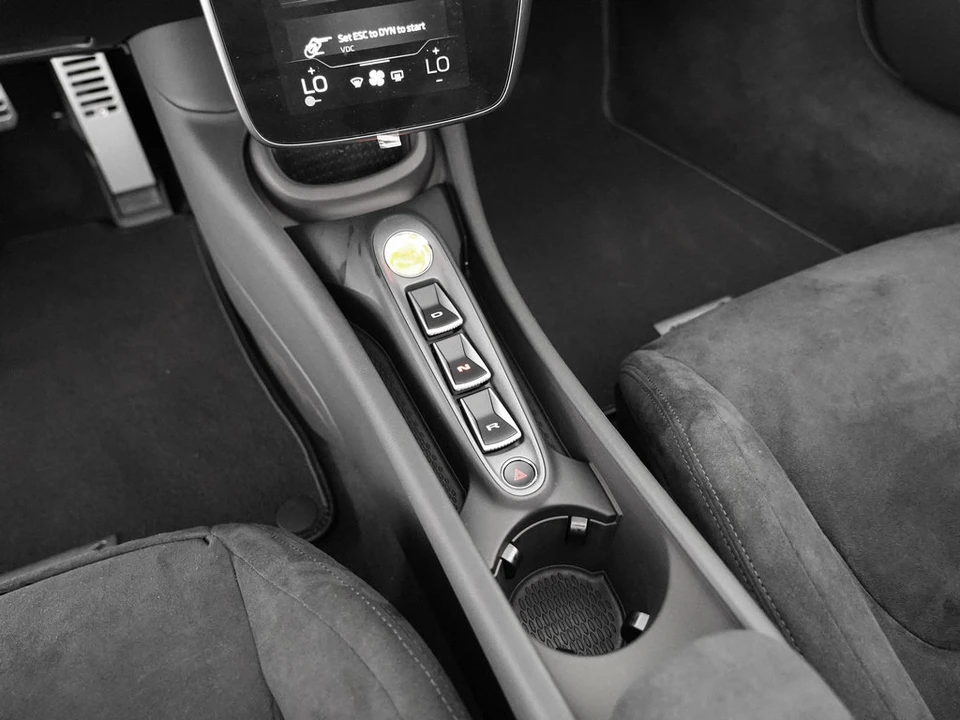 2025 McLaren Artura - Image 25 of 31