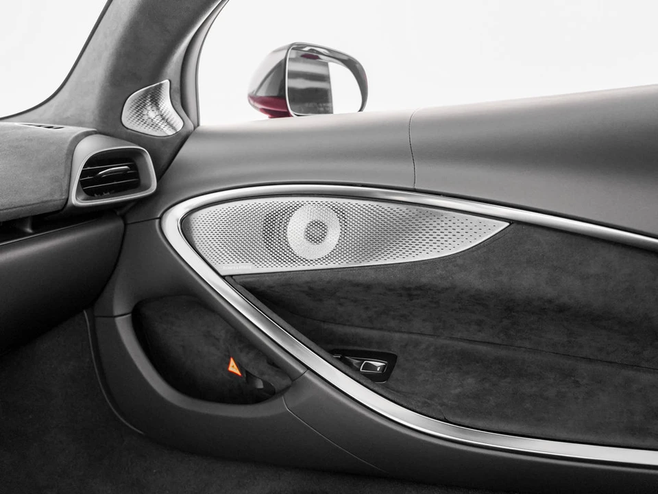 2025 McLaren Artura - Image 11 of 31