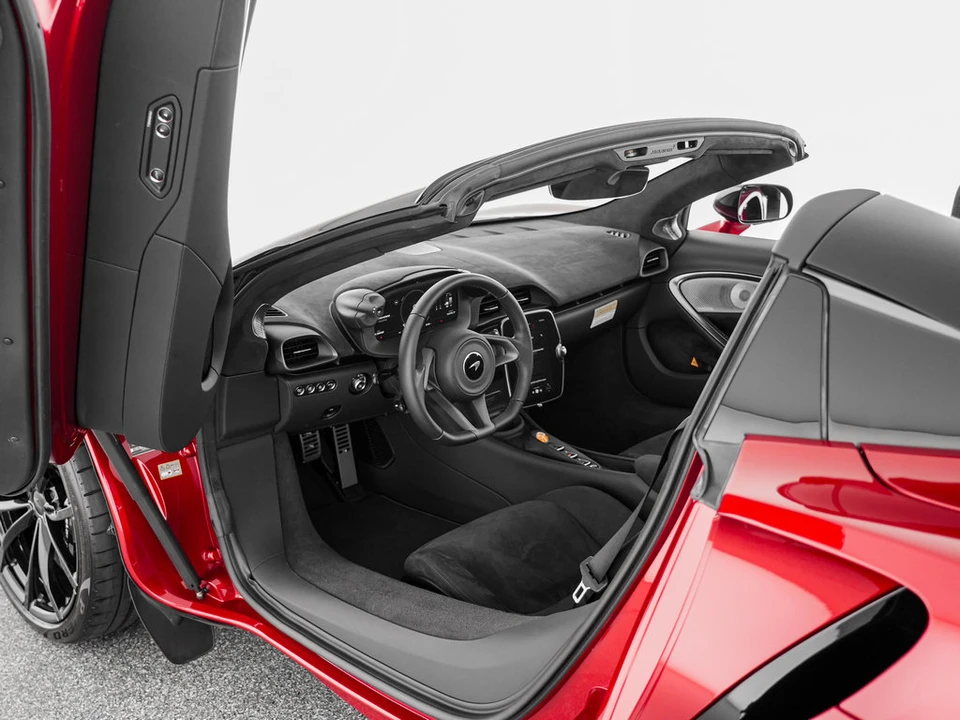 2025 McLaren Artura - Image 21 of 31