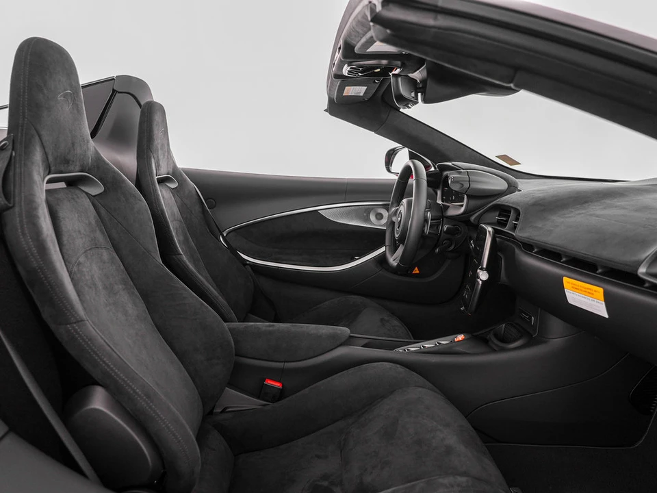 2025 McLaren Artura - Image 29 of 31