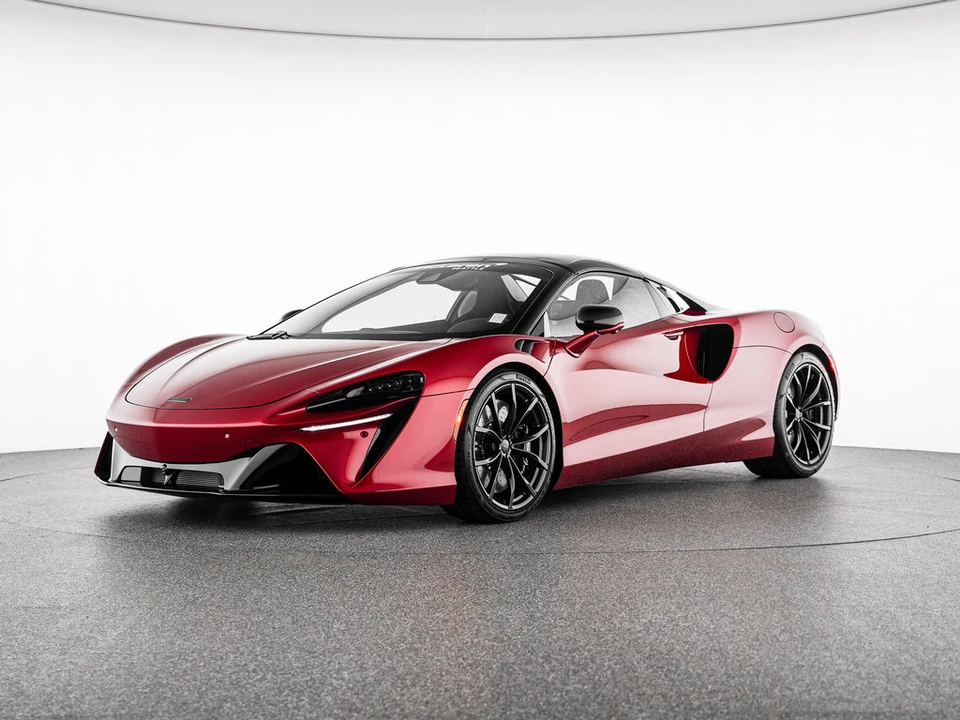 2025 McLaren Artura - Image 16 of 31