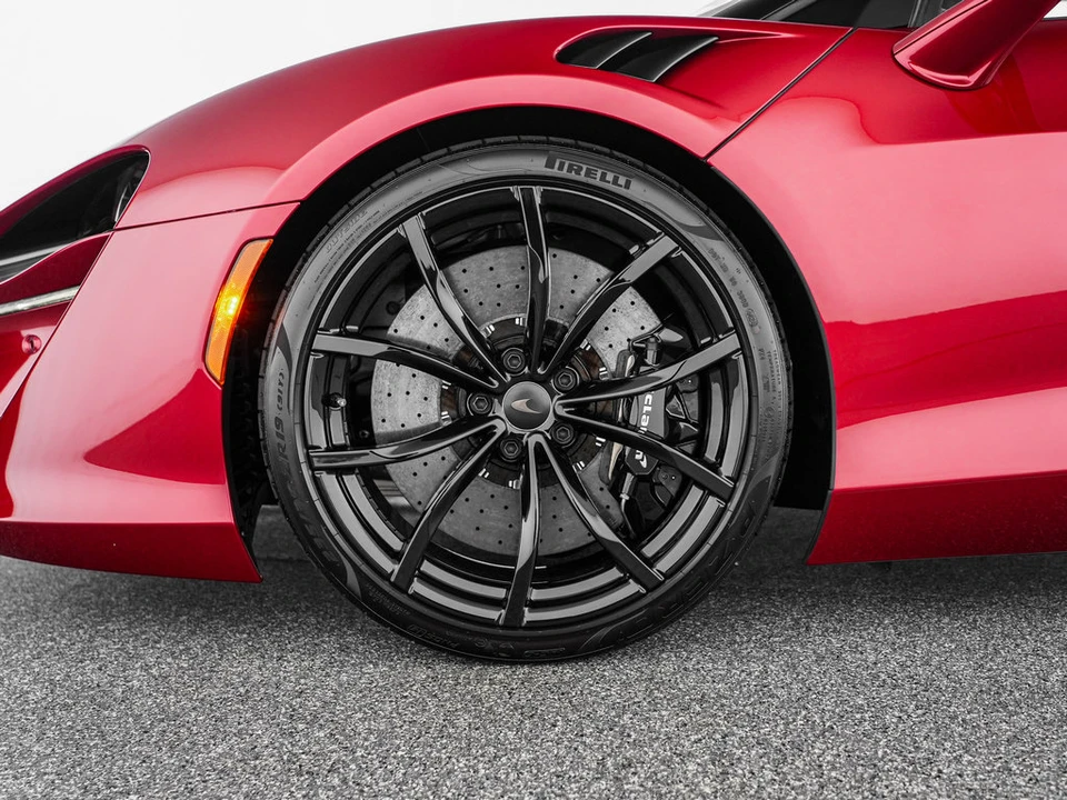2025 McLaren Artura - Image 15 of 31