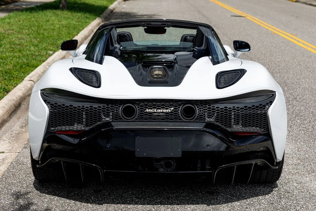 2025 McLaren Artura - Image 10 of 31