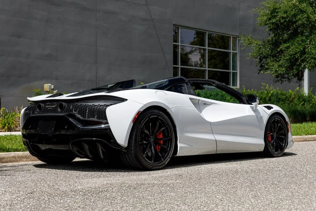 2025 McLaren Artura - Image 9 of 31