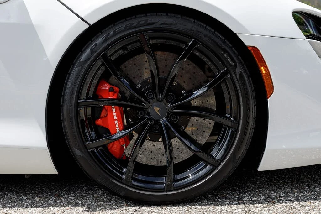 2025 McLaren Artura - Image 17 of 31