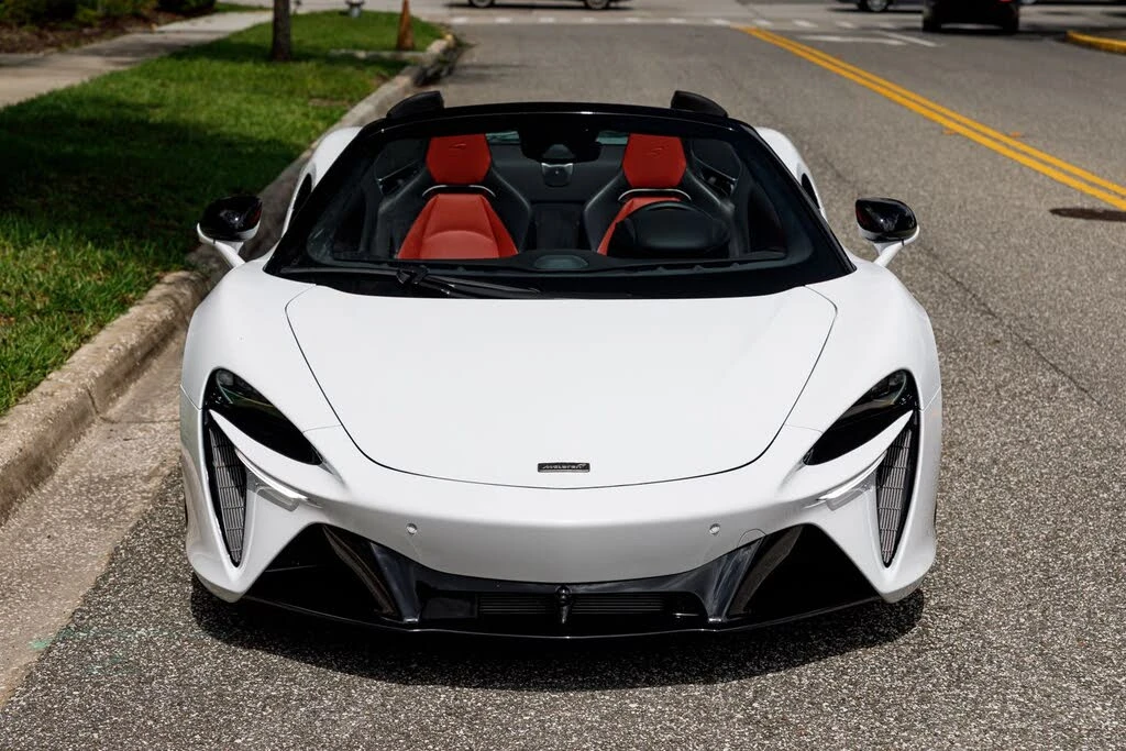 2025 McLaren Artura - Image 21 of 31