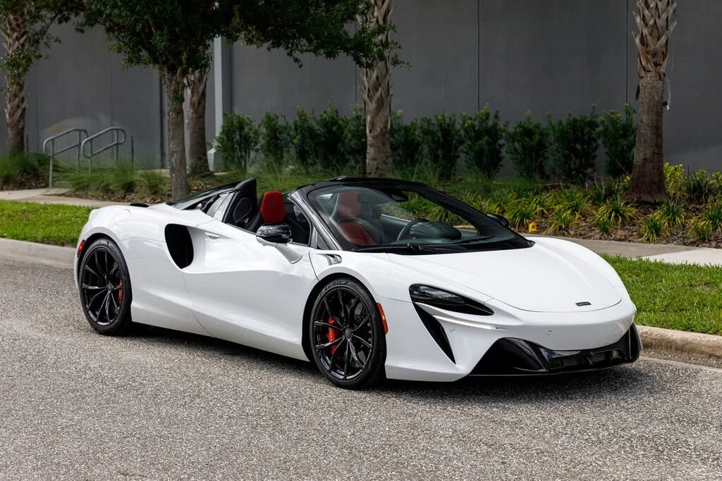 2025 McLaren Artura - Image 3 of 31