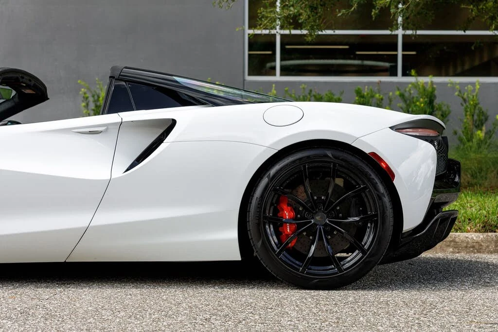 2025 McLaren Artura - Image 28 of 31