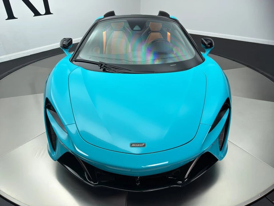 2025 McLaren Artura - Image 17 of 31