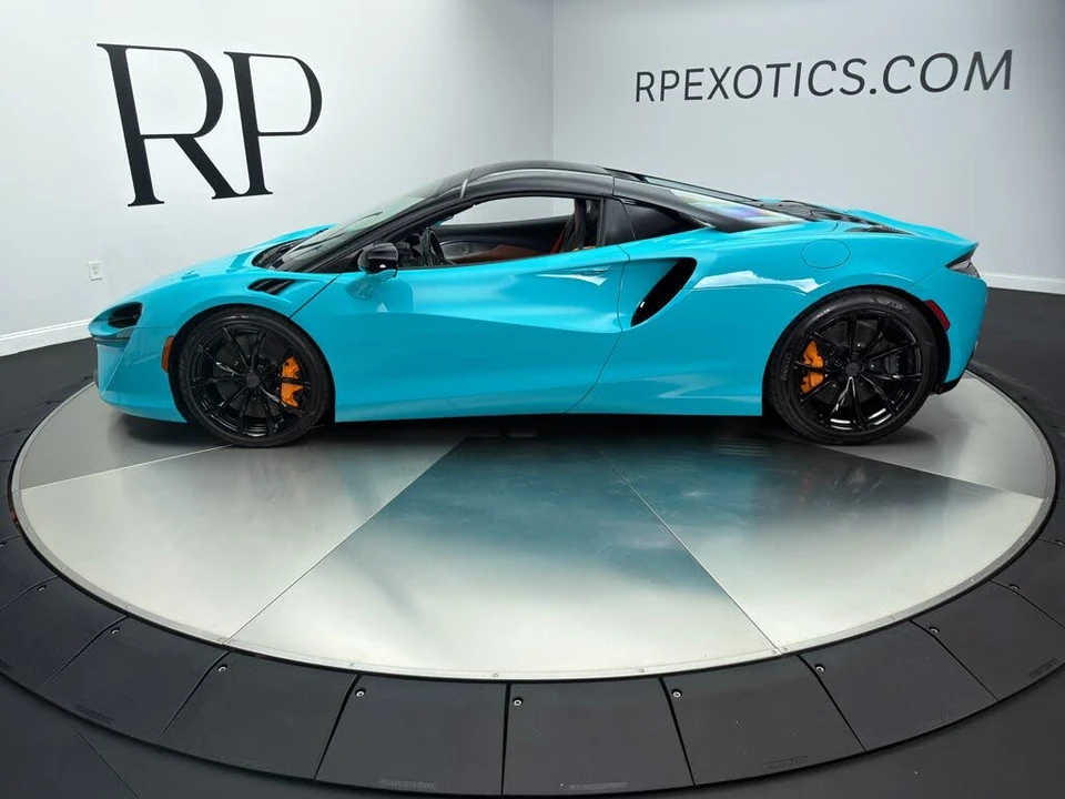 2025 McLaren Artura - Image 11 of 31