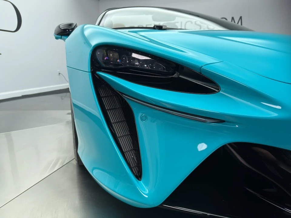 2025 McLaren Artura - Image 18 of 31