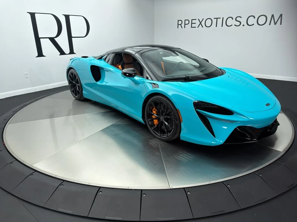 2025 McLaren Artura - Image 16 of 31