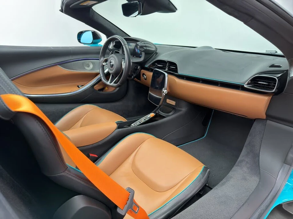 2025 McLaren Artura - Image 26 of 31