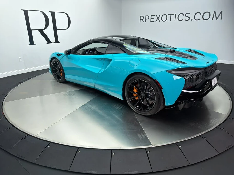 2025 McLaren Artura - Image 12 of 31