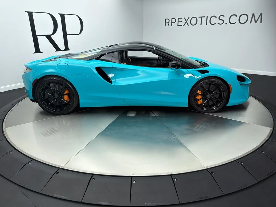 2025 McLaren Artura - Image 15 of 31