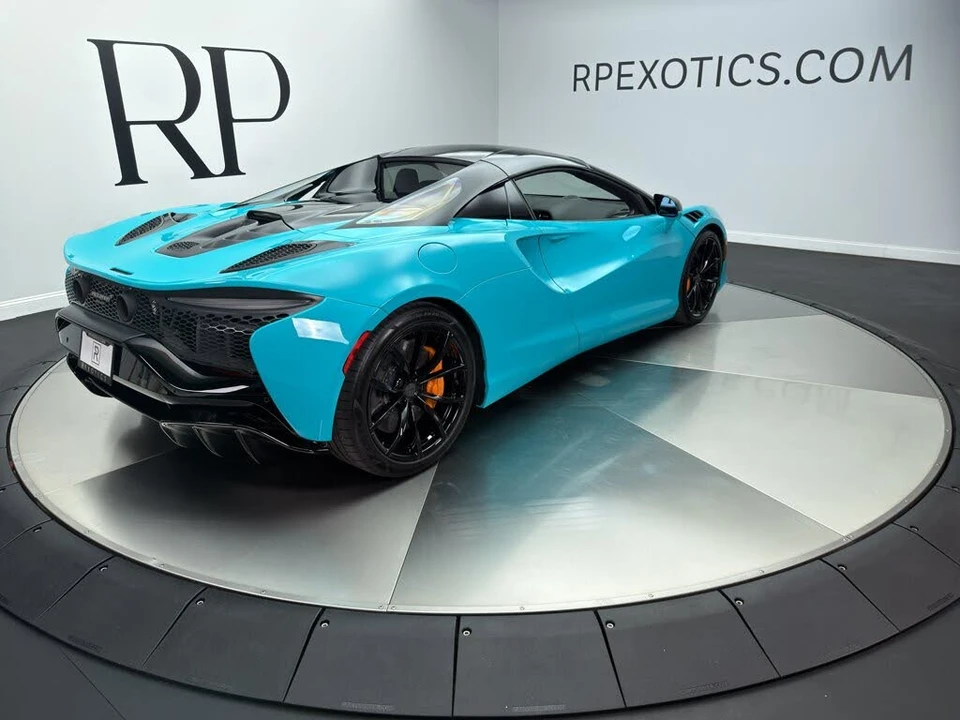 2025 McLaren Artura - Image 14 of 31