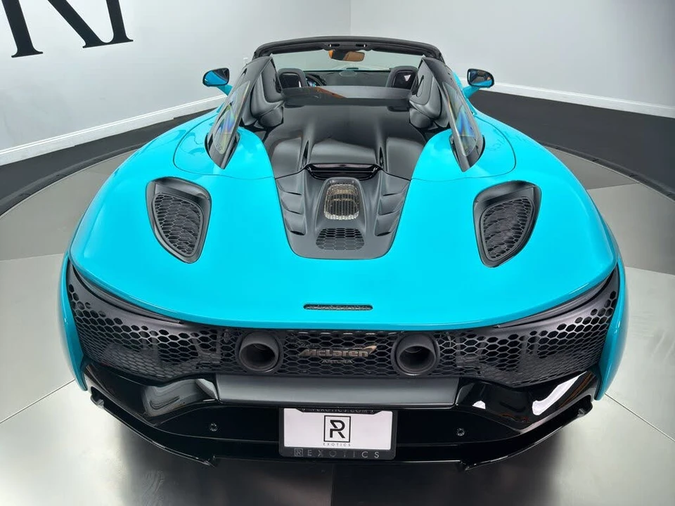 2025 McLaren Artura - Image 19 of 31