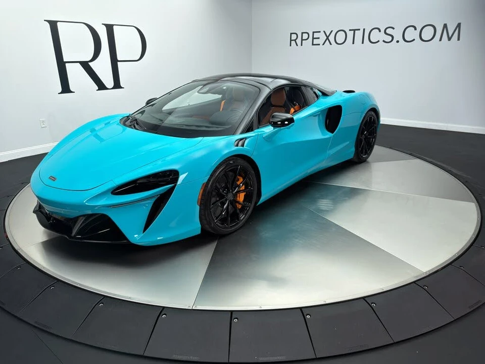 2025 McLaren Artura - Image 10 of 31