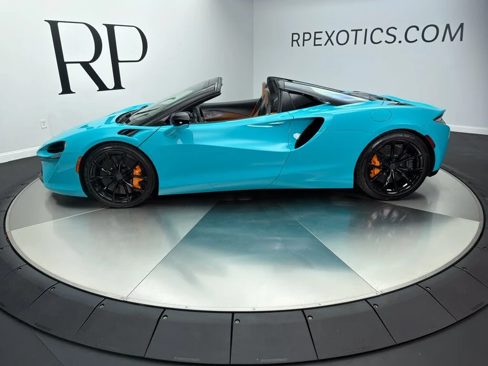 2025 McLaren Artura - Image 3 of 31