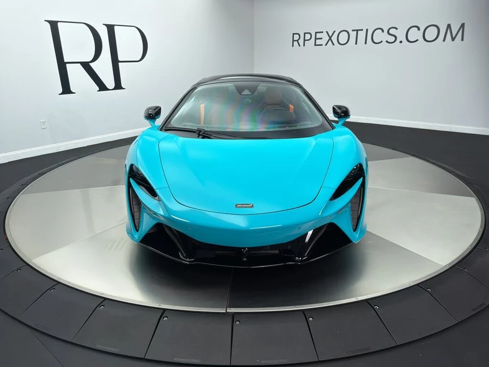 2025 McLaren Artura - Image 9 of 31