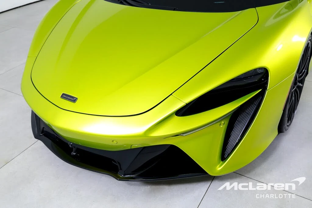 2025 McLaren Artura - Image 27 of 29