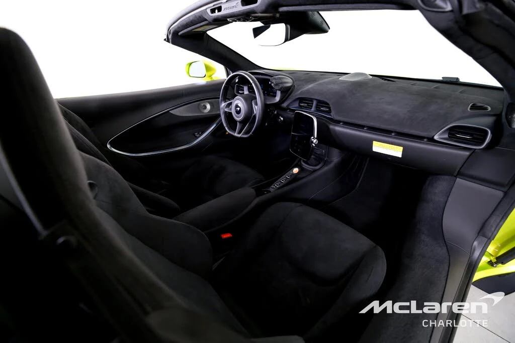2025 McLaren Artura - Image 20 of 29