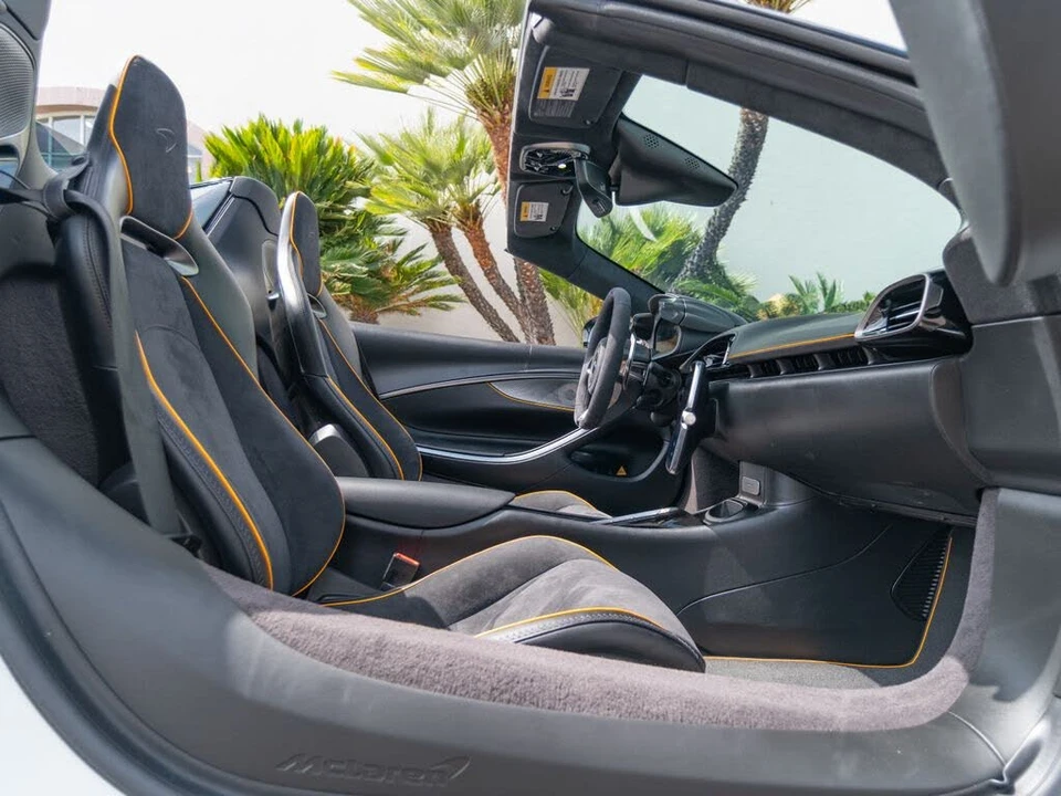 2025 McLaren Artura - Image 11 of 31