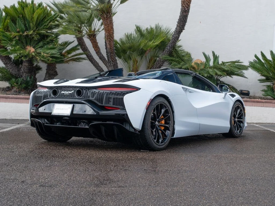 2025 McLaren Artura - Image 4 of 31