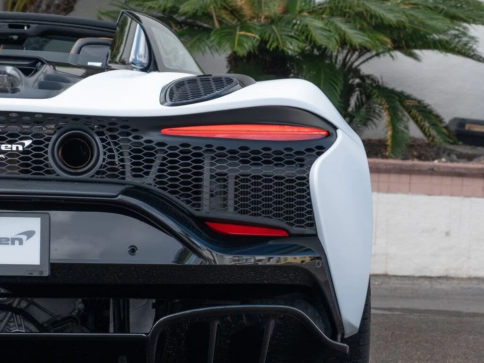 2025 McLaren Artura - Image 31 of 31