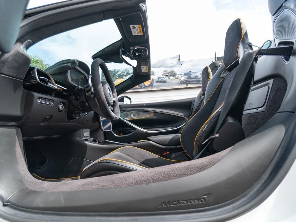 2025 McLaren Artura - Image 9 of 31