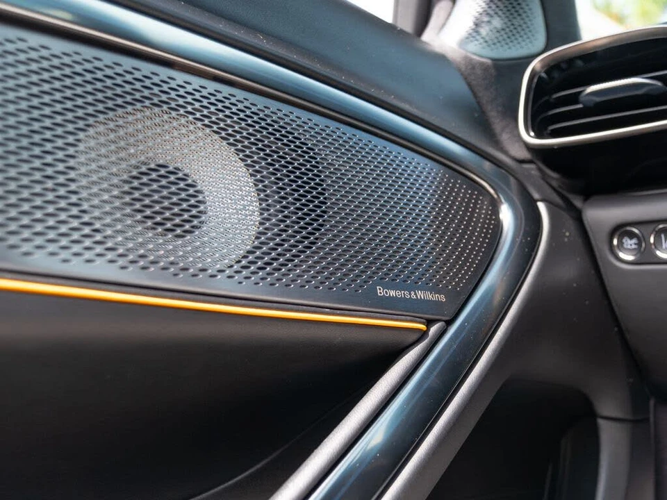 2025 McLaren Artura - Image 23 of 31