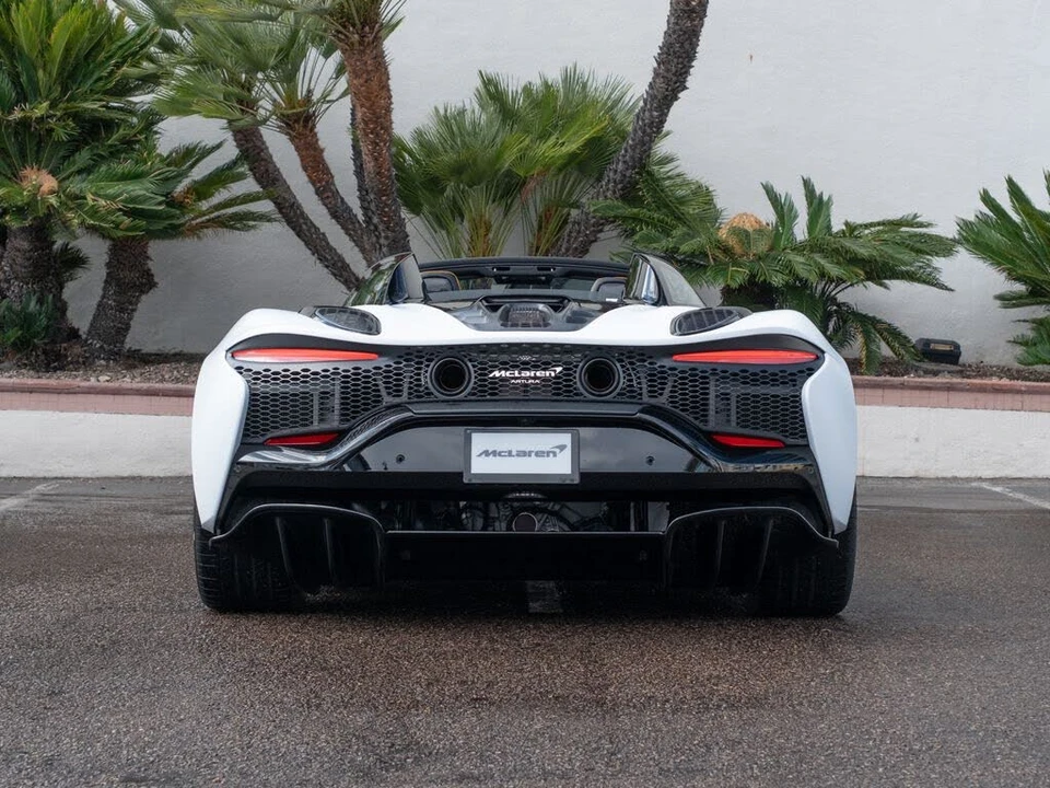 2025 McLaren Artura - Image 5 of 31
