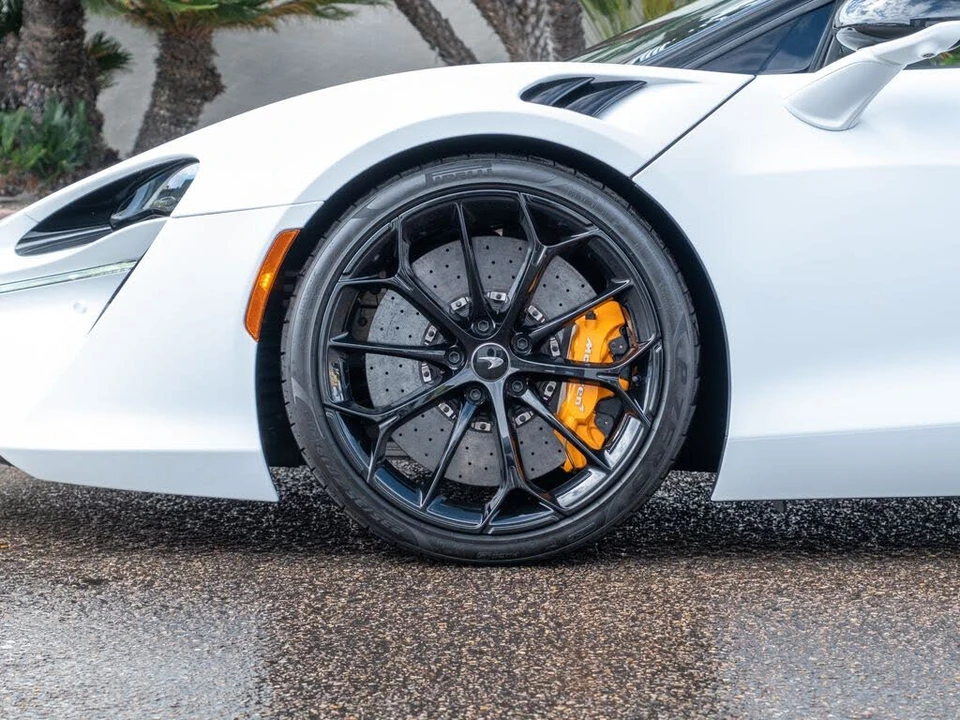 2025 McLaren Artura - Image 7 of 31
