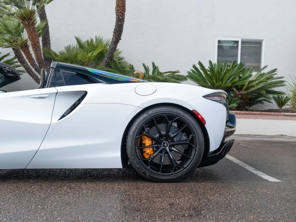 2025 McLaren Artura - Image 25 of 31