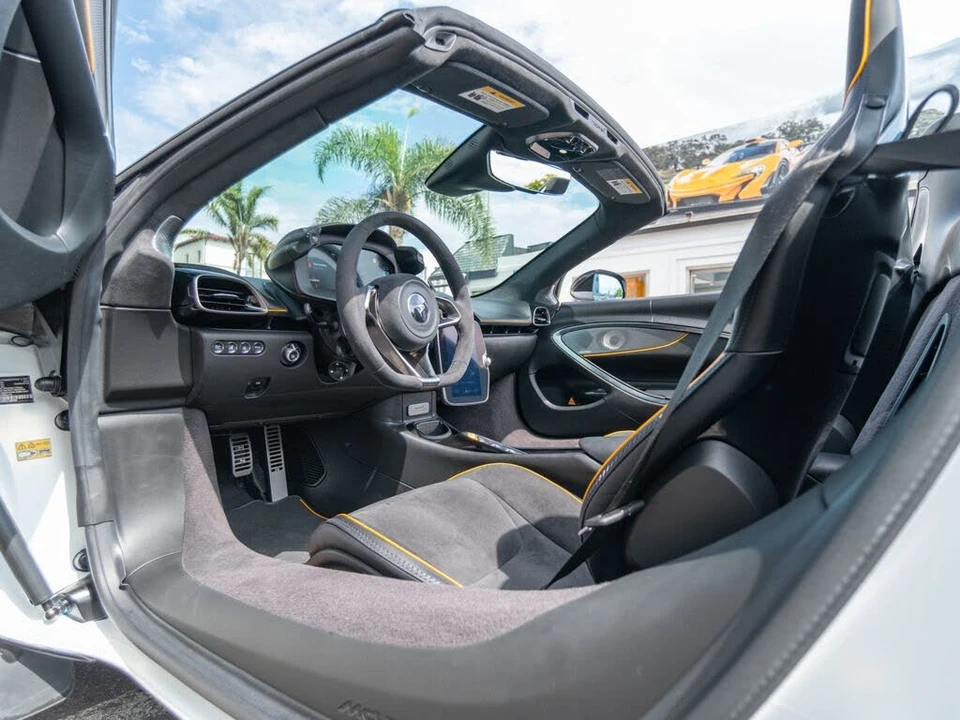 2025 McLaren Artura - Image 8 of 31