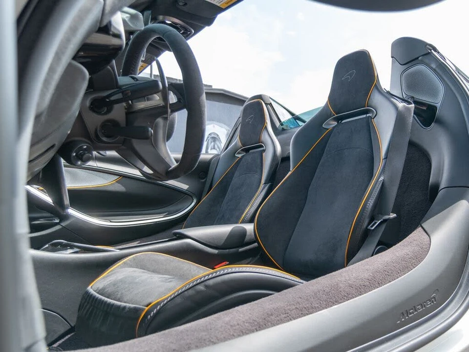2025 McLaren Artura - Image 20 of 31