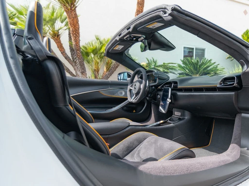 2025 McLaren Artura - Image 10 of 31