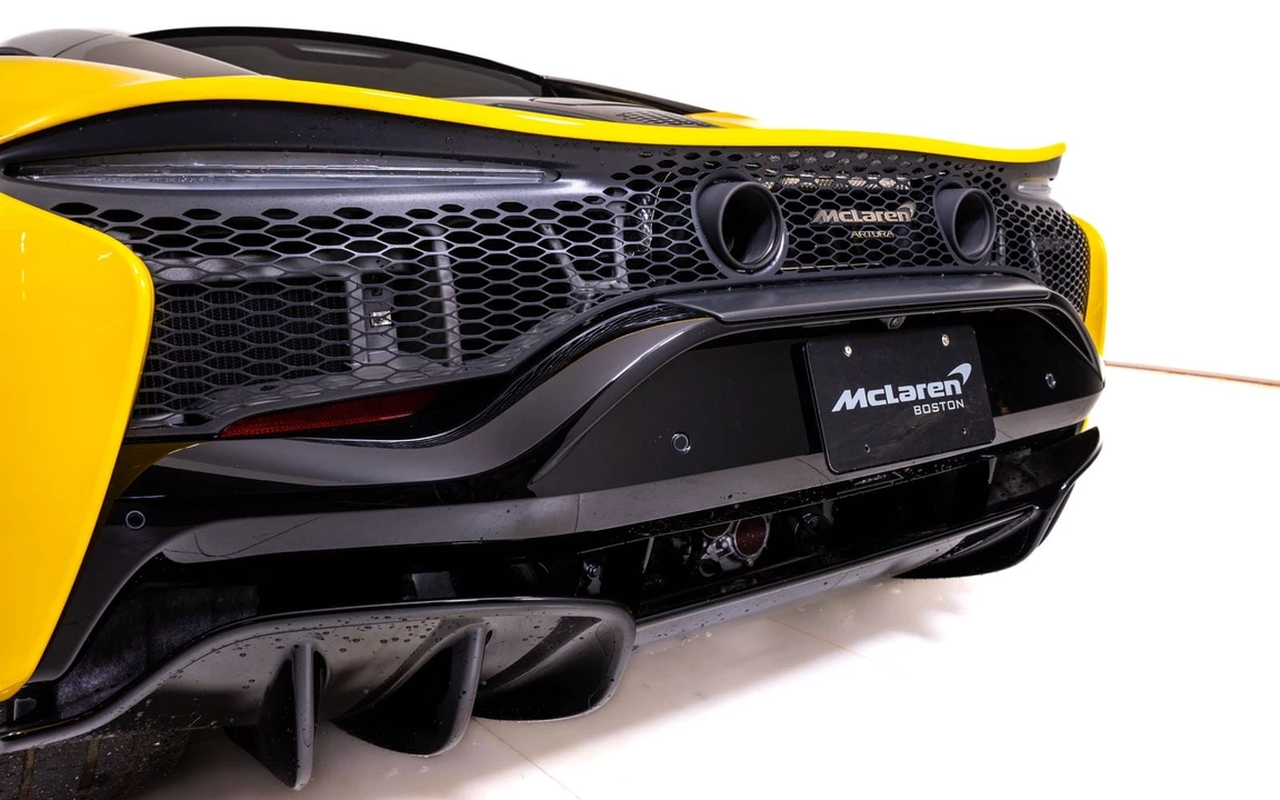 2025 McLaren Artura - Image 12 of 24