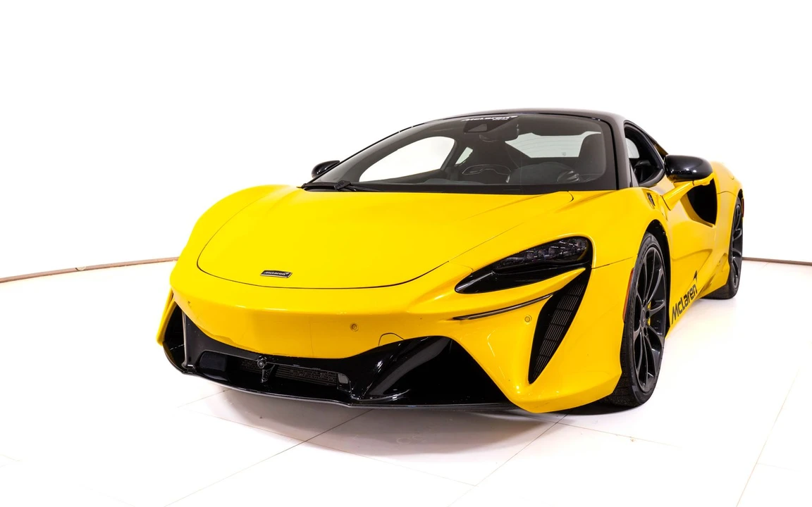 2025 McLaren Artura - Image 10 of 24