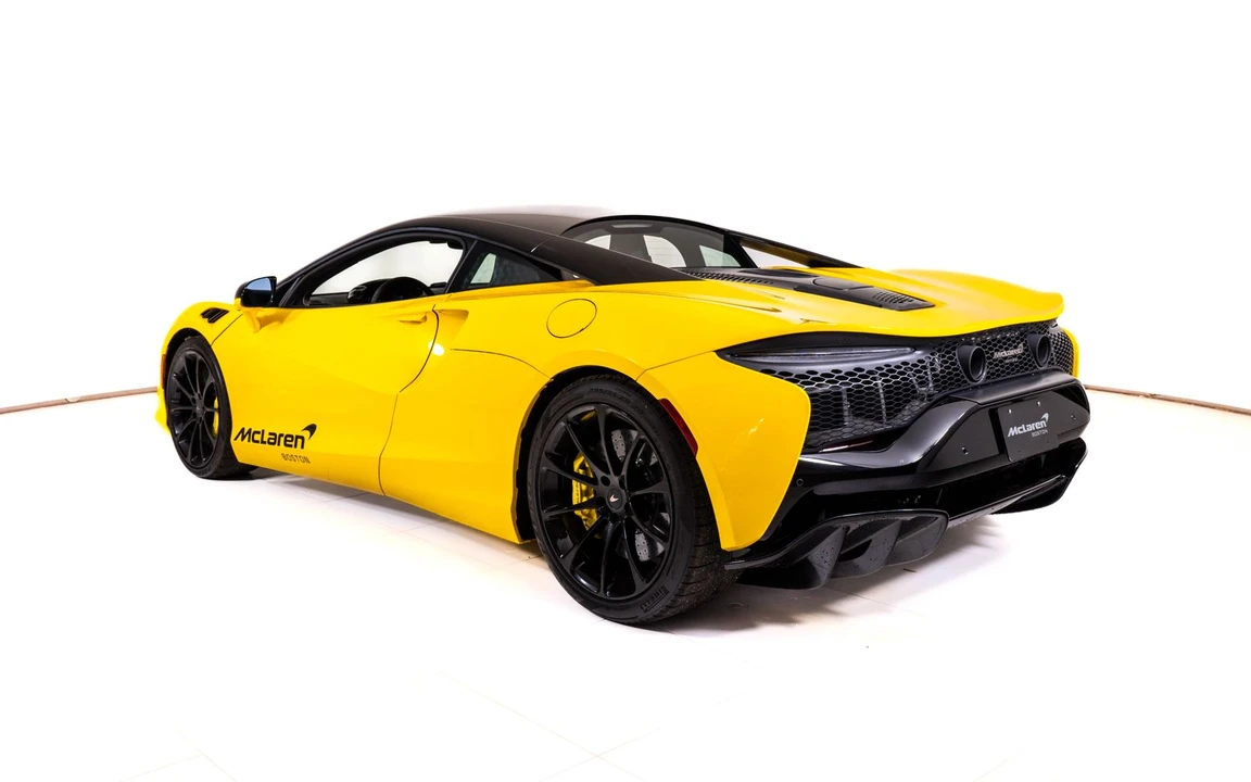 2025 McLaren Artura - Image 3 of 24