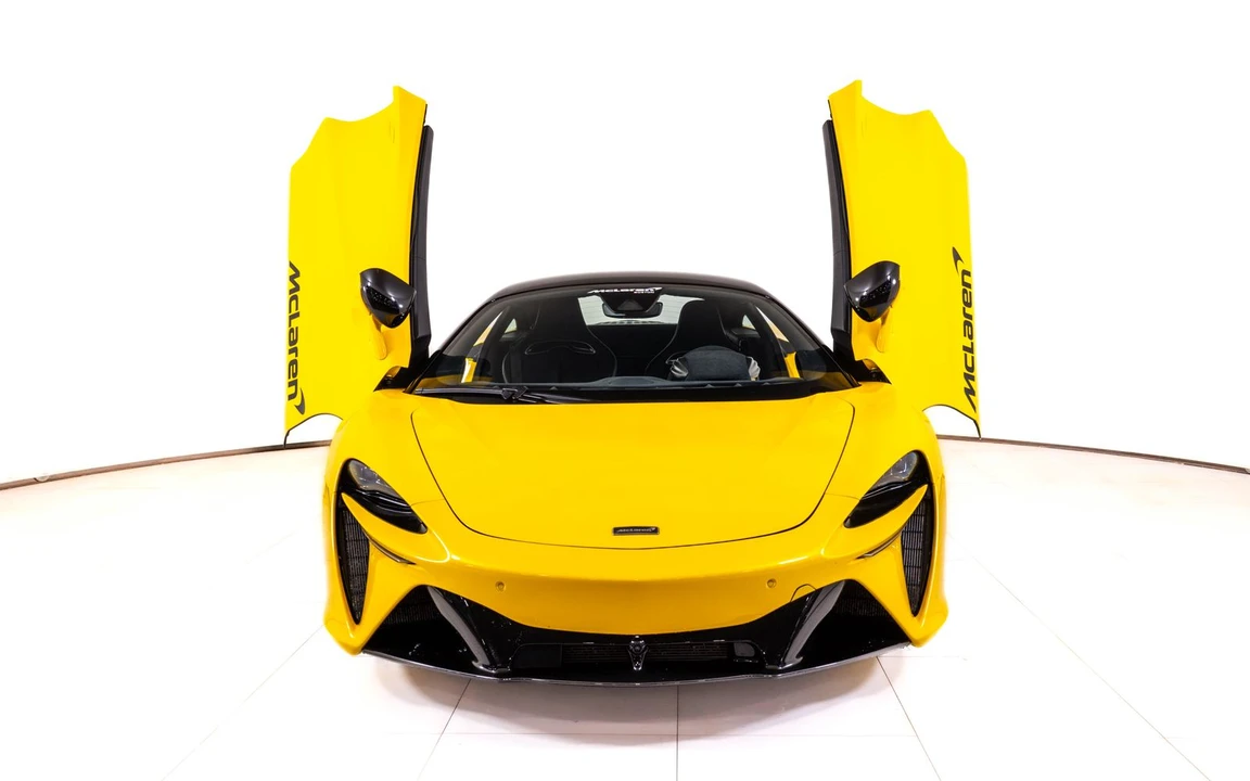 2025 McLaren Artura - Image 9 of 24