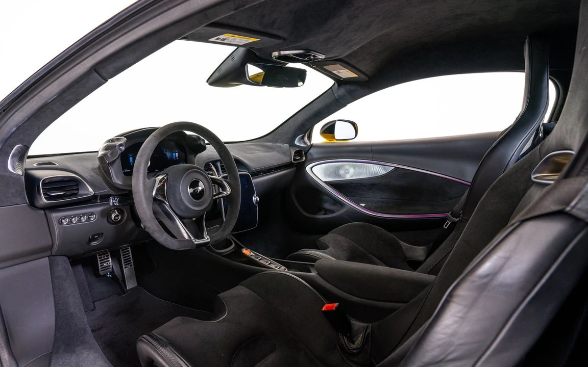 2025 McLaren Artura - Image 19 of 24