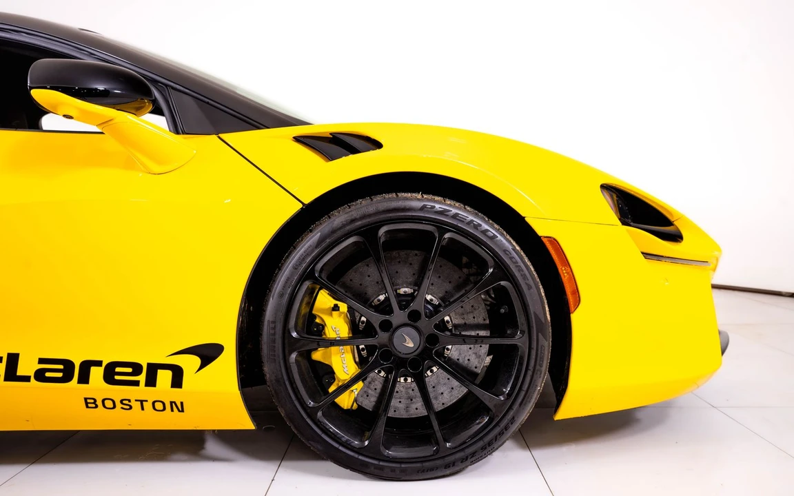 2025 McLaren Artura - Image 17 of 24