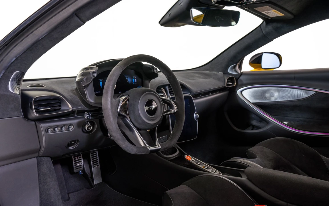 2025 McLaren Artura - Image 18 of 24