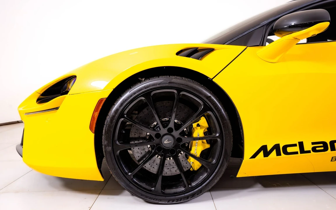 2025 McLaren Artura - Image 14 of 24