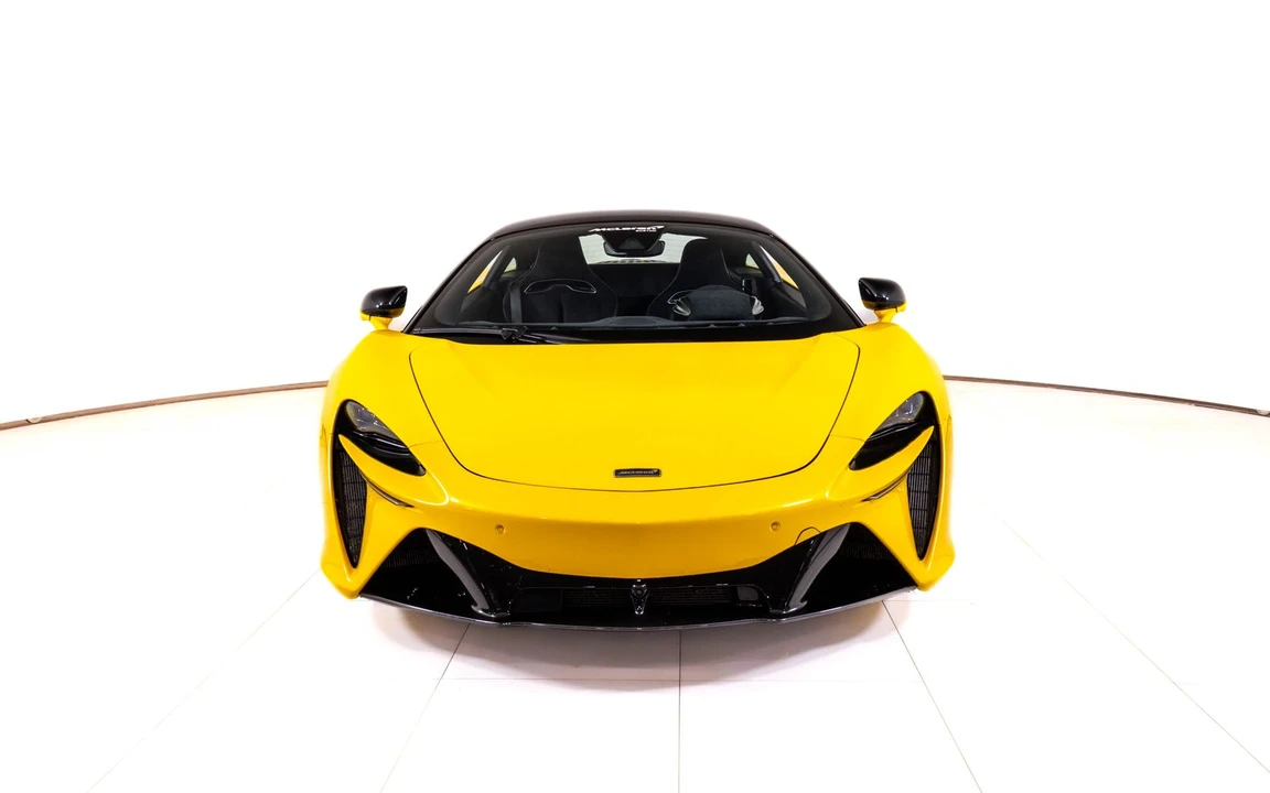 2025 McLaren Artura - Image 8 of 24