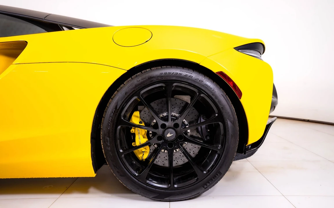 2025 McLaren Artura - Image 15 of 24