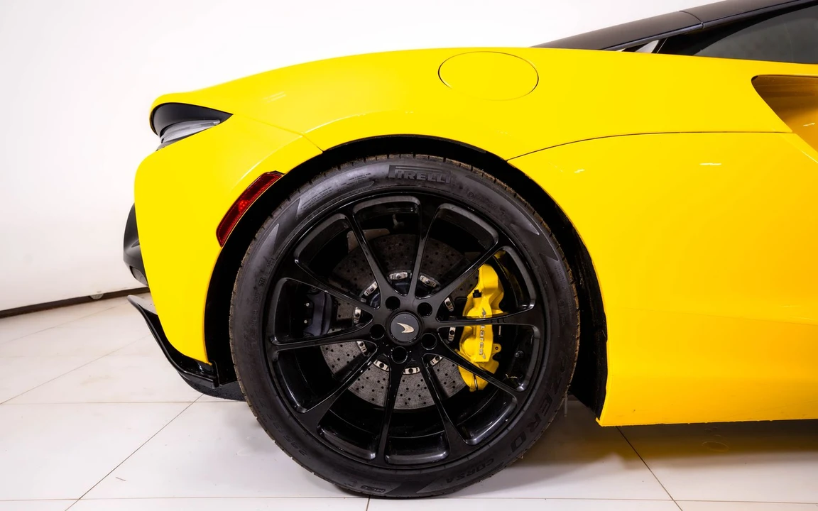 2025 McLaren Artura - Image 16 of 24
